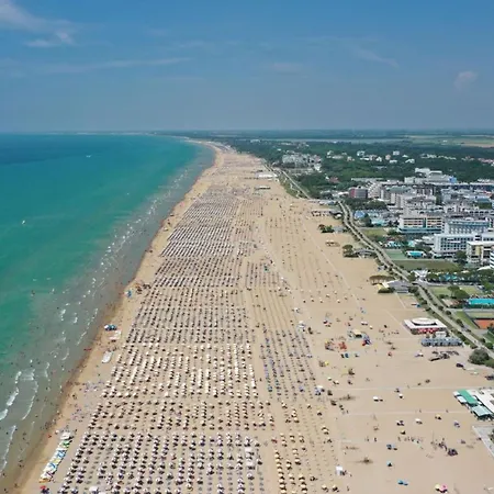 Apartment Charming In The Center Of Bibione